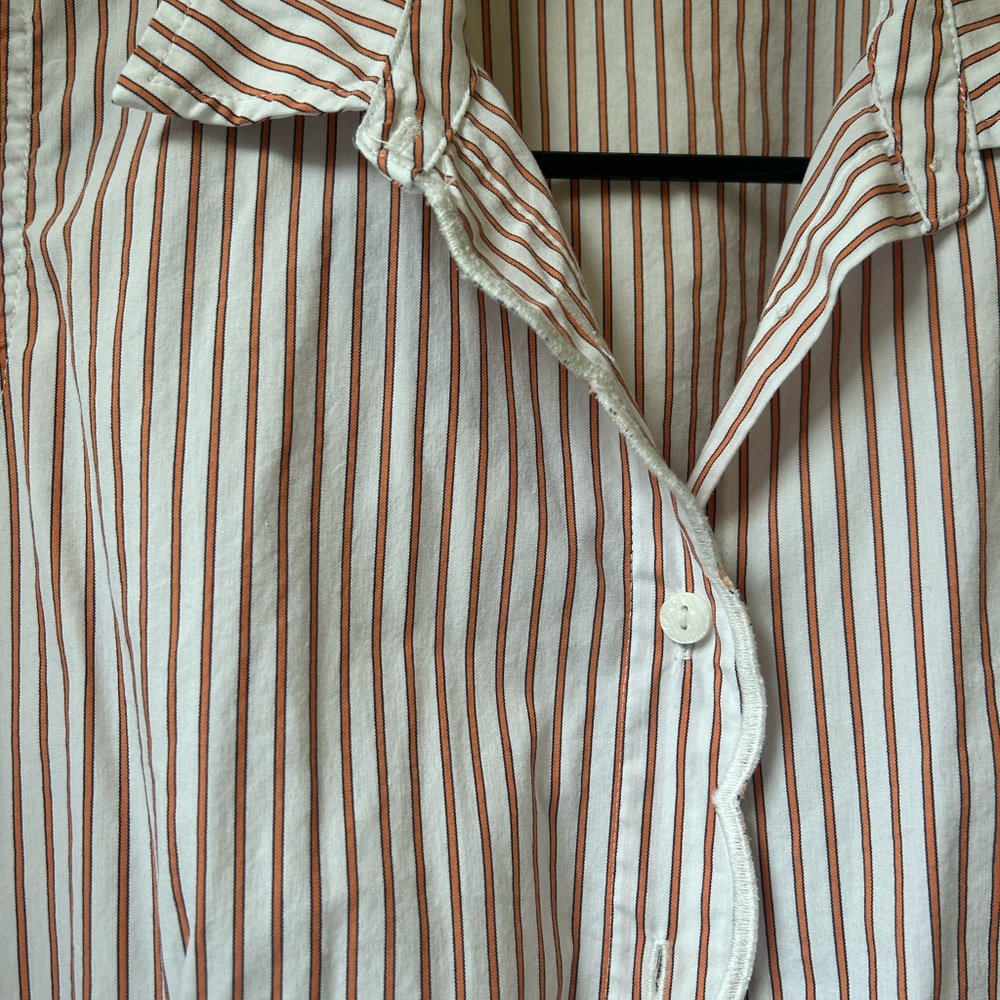 sleeveless button up top